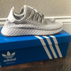 Addidas Deerupt runner J all grey!